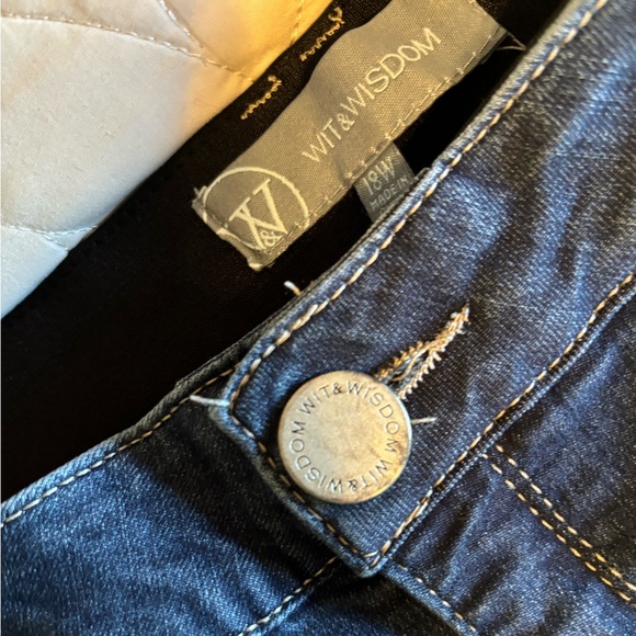 NWOT WIT AND WISDOM BLUE JEANS SIZE 18W! 💙💙💙 - Picture 4 of 9